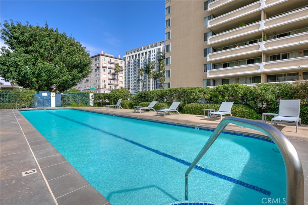 525 East Seaside Way, Unit 704 Long Beach, CA 90802 - Photo 37 of 38 a view of a building with a yard