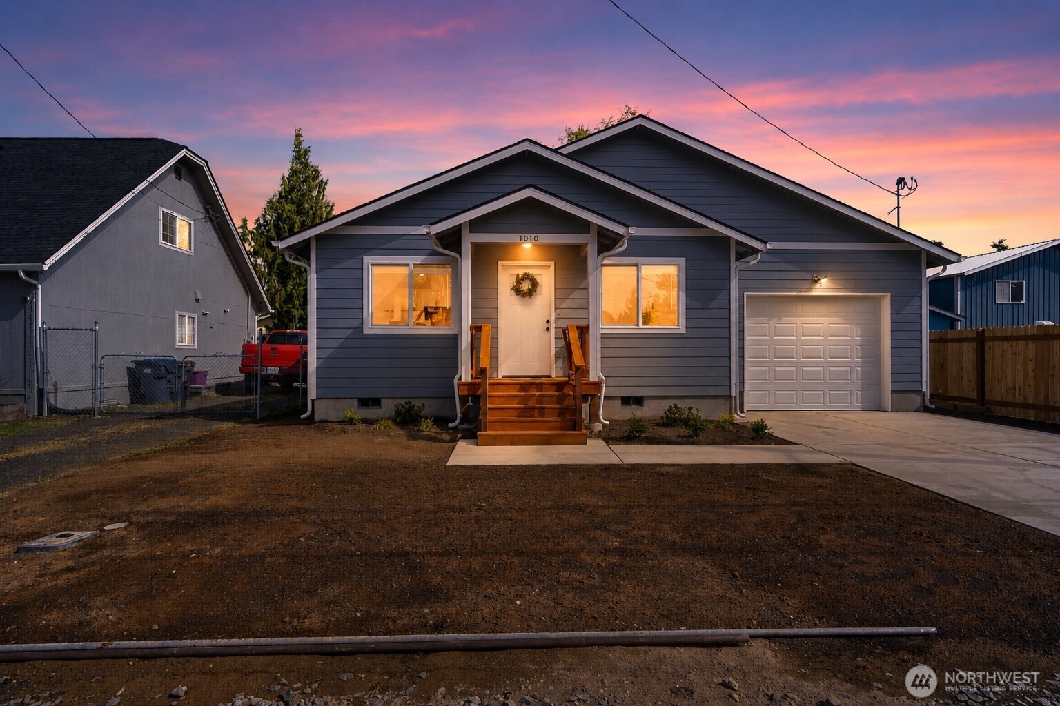 1010 MacFarlane Street Aberdeen, WA 98520 - Photo 1 of 28 a front view of a house