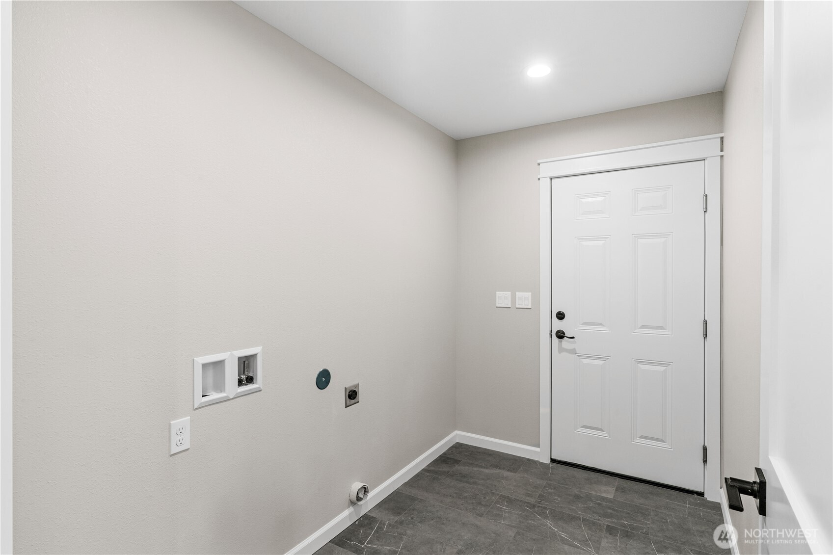 1010 MacFarlane Street Aberdeen, WA 98520 - Photo 7 of 28 a view of room