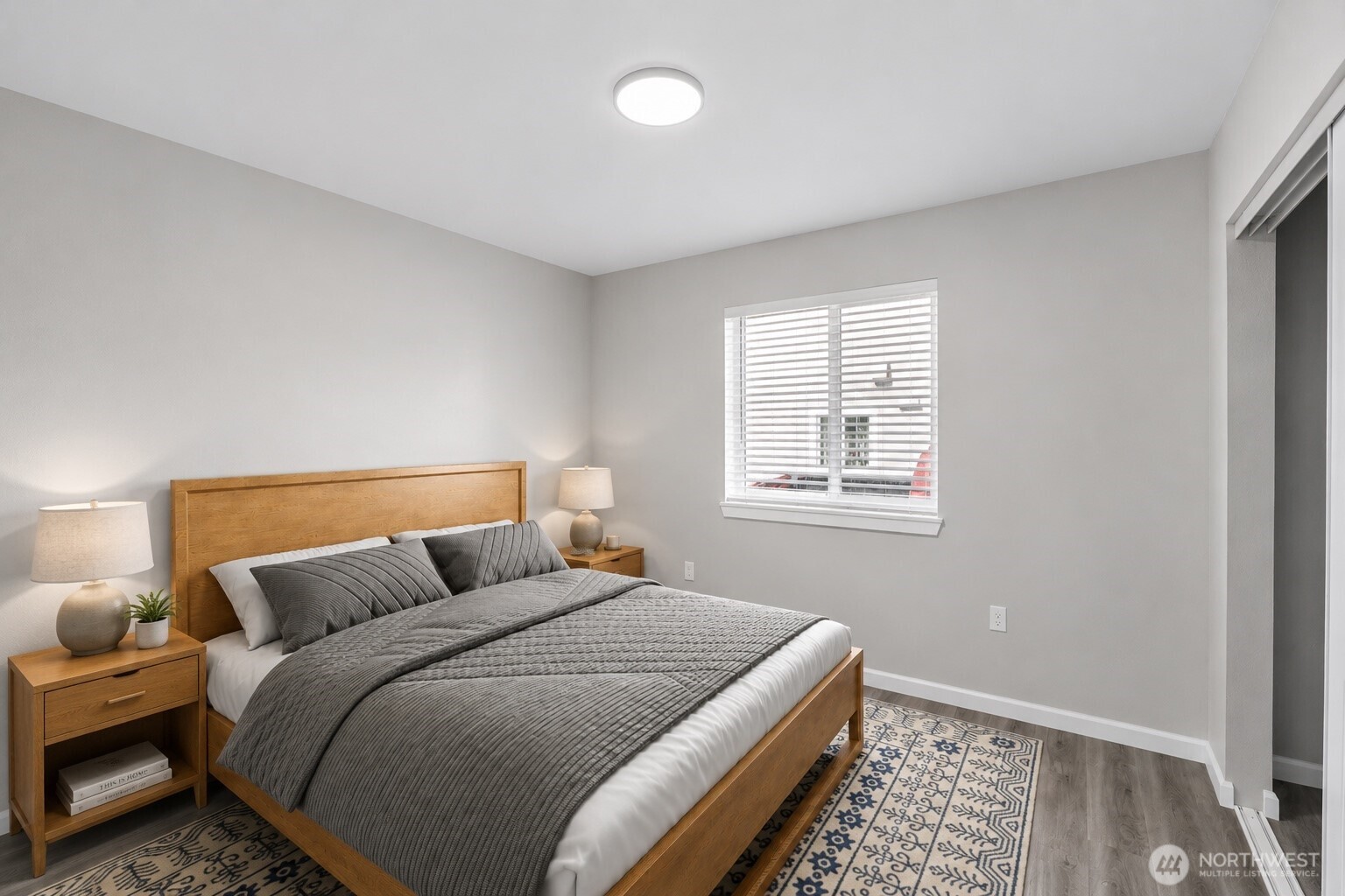 1010 MacFarlane Street Aberdeen, WA 98520 - Photo 10 of 28 a bed room with a bed and a lamp