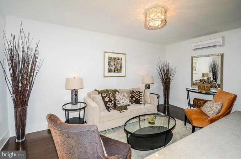 1910 Kalorama Road Northwest, Unit 504 Washington, DC 20009 - Photo 11 of 13 Living Room