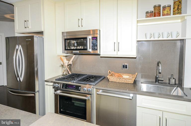 1910 Kalorama Road Northwest, Unit 504 Washington, DC 20009 - Photo 5 of 13 Kitchen