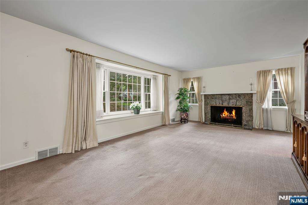 401 Hamilton Road Ridgewood, NJ 07450 - Photo 2 of 21 Gallery Image 2