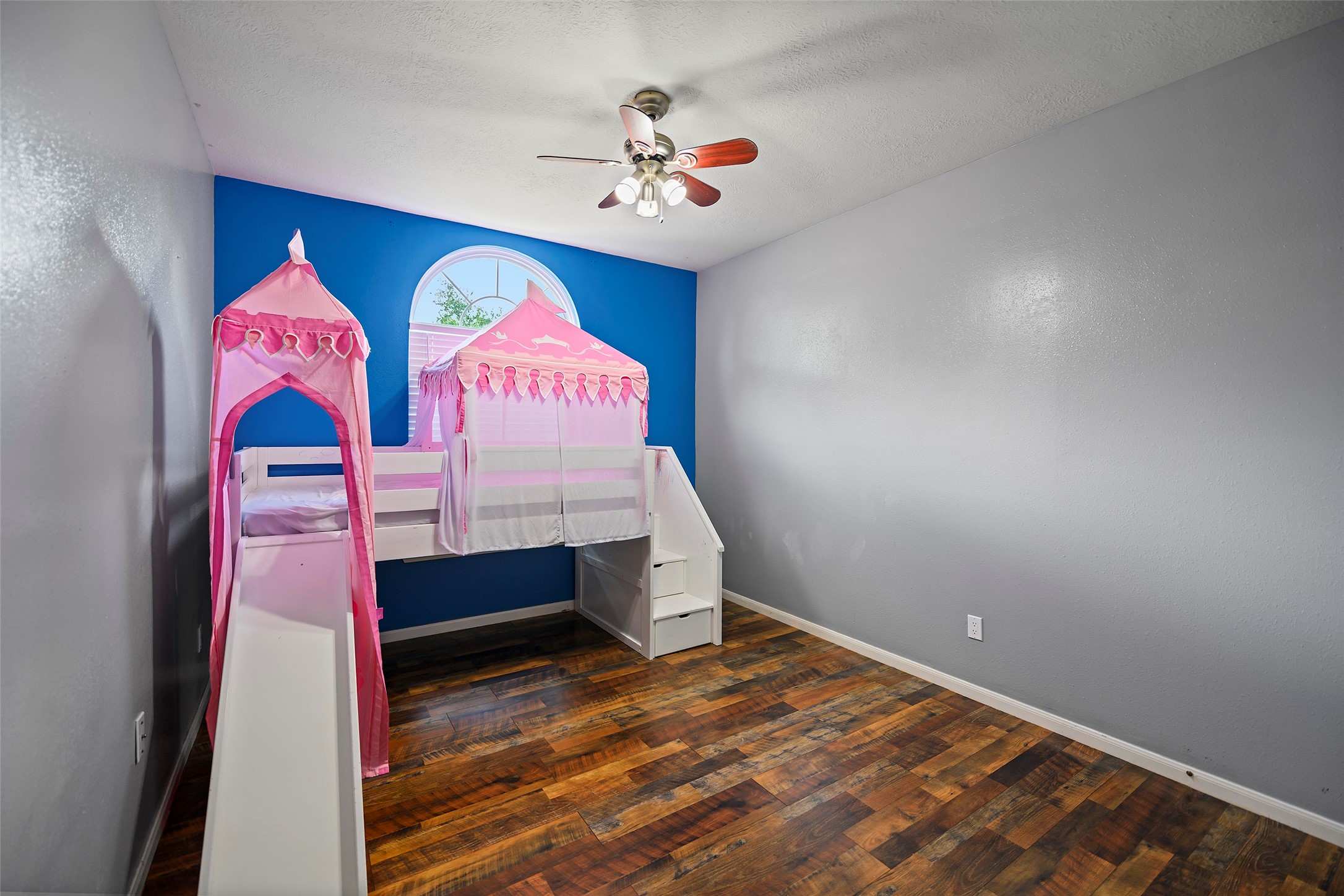9211 Memorial Grove Drive Spring, TX 77379 - Photo 27 of 47 Third bedroom with shared full bathroom
