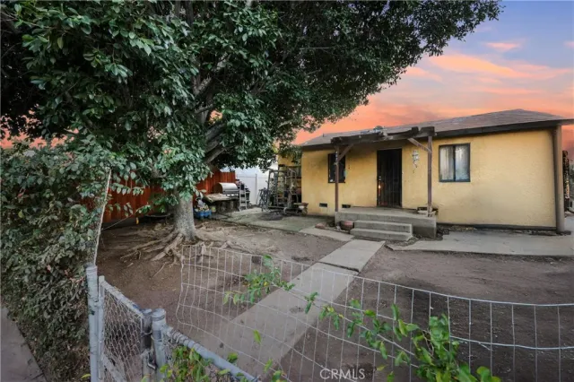 $899,000 | 402 South Howard Street, Corona, CA 92879