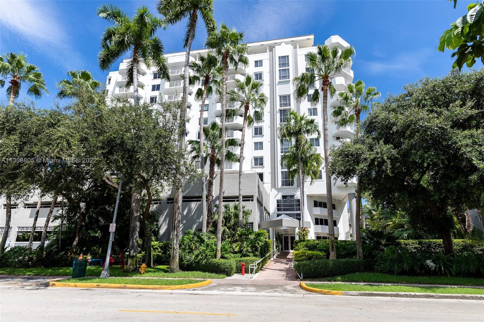 1621 Bay Road, Unit 404 Miami Beach, FL 33139 - Photo 1 of 17 Gallery Image 1