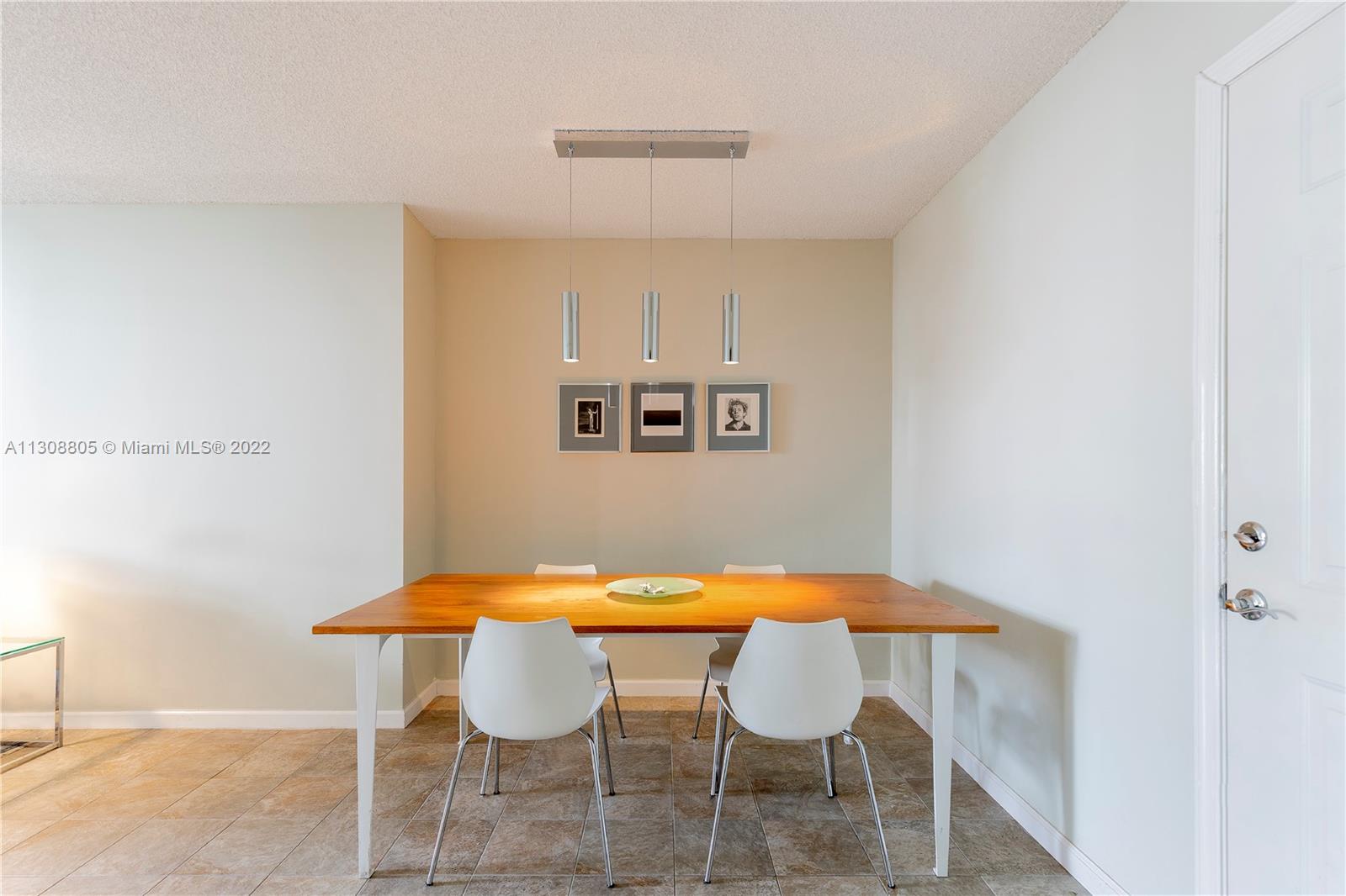 1621 Bay Road, Unit 404 Miami Beach, FL 33139 - Photo 4 of 17 Gallery Image 4
