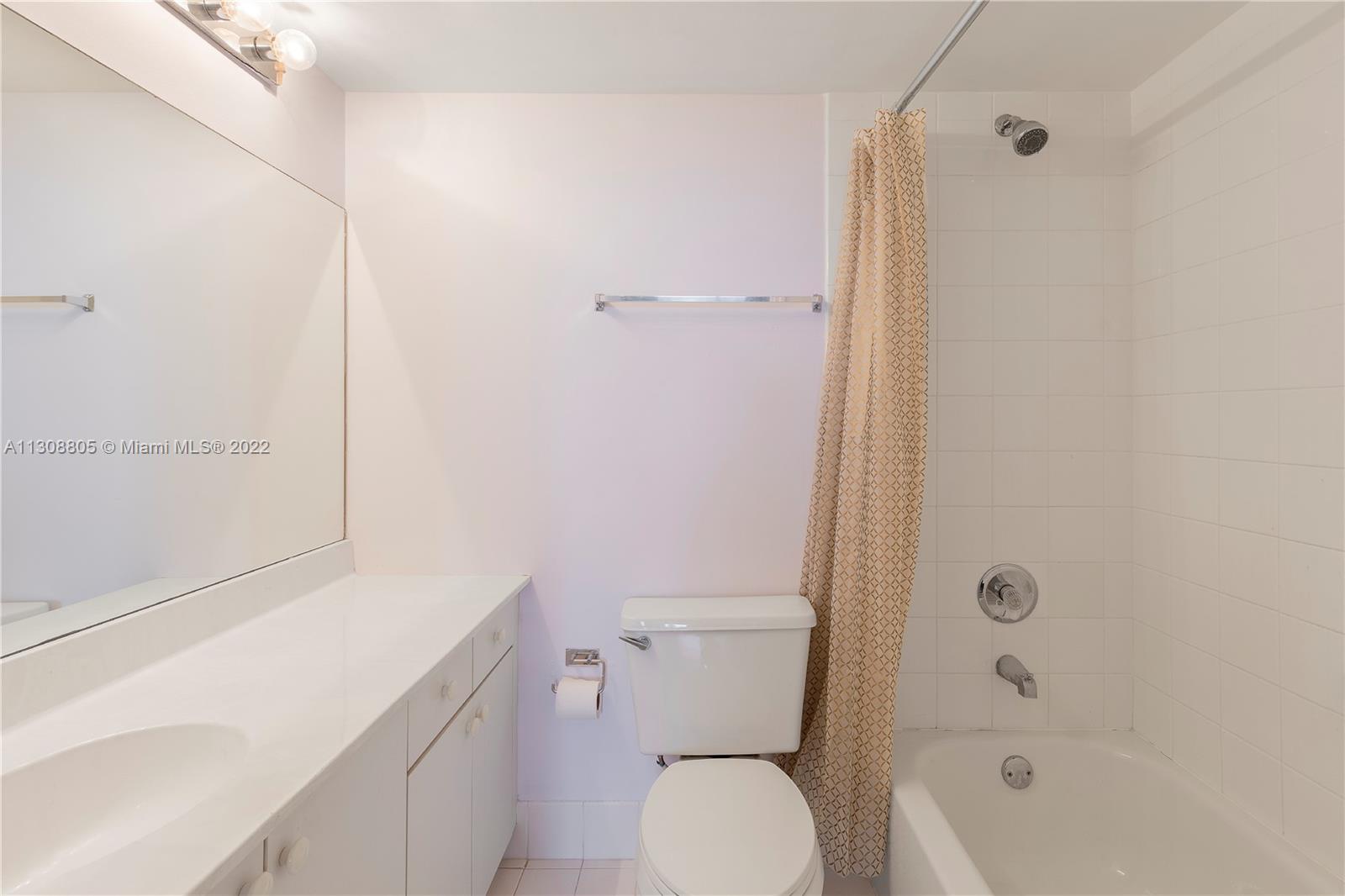 1621 Bay Road, Unit 404 Miami Beach, FL 33139 - Photo 8 of 17 Gallery Image 8