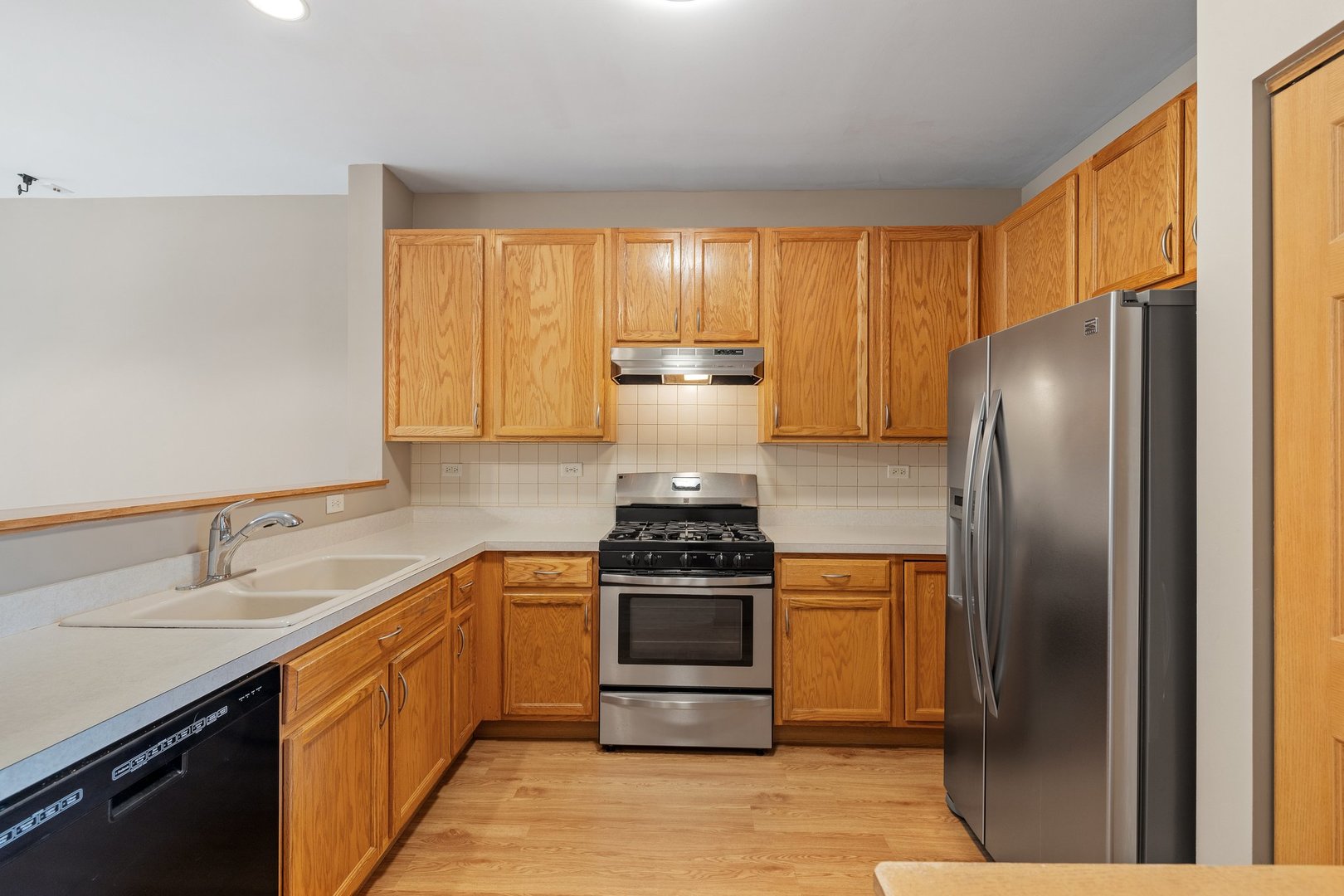 2442 Oneida Lane Naperville, IL 60563 - Photo 6 of 23 a kitchen with stainless steel appliances granite countertop a stove a refrigerator and a sink