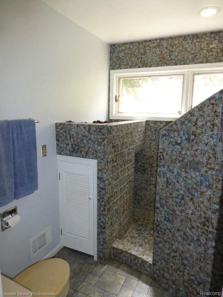 11350 Clark Road Davisburg, MI 48350 - Photo 32 of 46 seocnd bath two.jpg