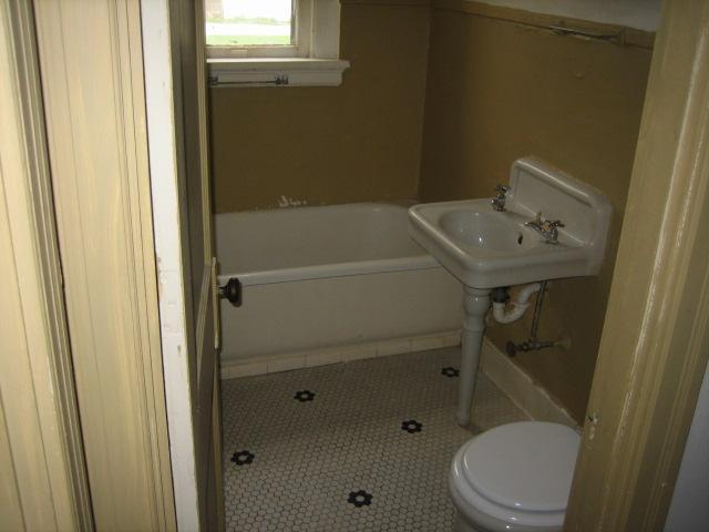 2459 Main Street Anderson, IN 46016 - Photo 8 of 10