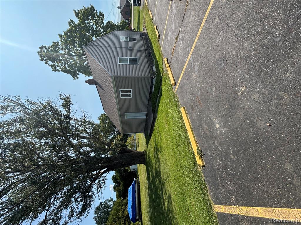 9047 Davison Road Davison, MI 48423 - Photo 2 of 11