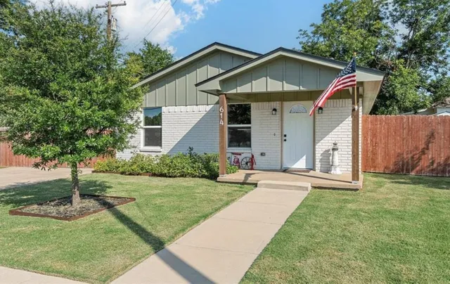 $324,900 | 614 West 3rd Street, McGregor, TX 76657