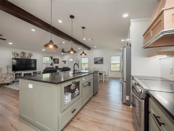 $319,900 | 614 West 3rd Street, McGregor, TX 76657