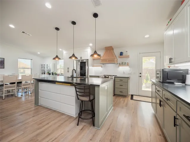 $324,900 | 614 West 3rd Street, McGregor, TX 76657