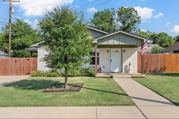 $319,900 | 614 West 3rd Street, McGregor, TX 76657