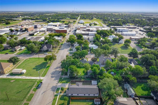 $319,900 | 614 West 3rd Street, McGregor, TX 76657