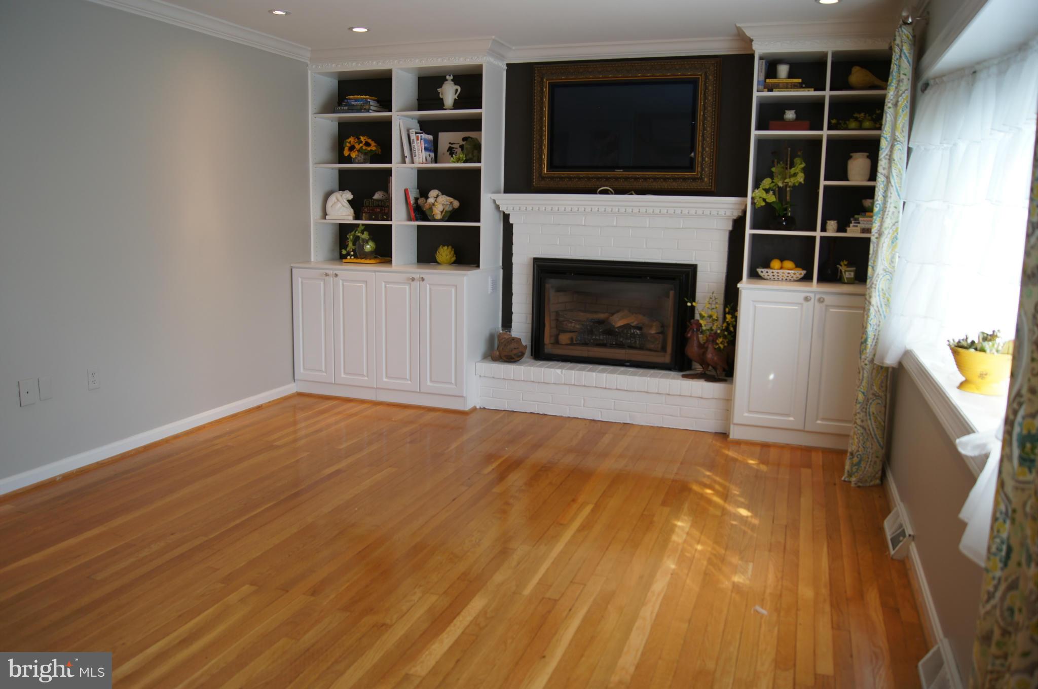 332 Aigburth Road Towson, MD 21286 - Photo 3 of 30 Gas fp flanked by custom bookcases