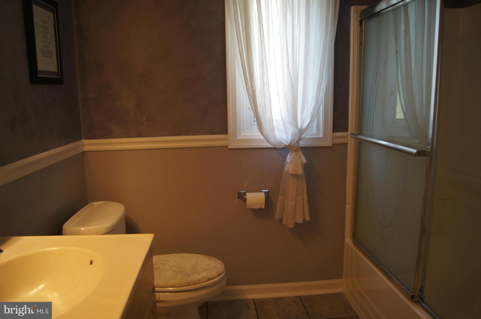 332 Aigburth Road Towson, MD 21286 - Photo 22 of 30 2nd floor hall bathroom