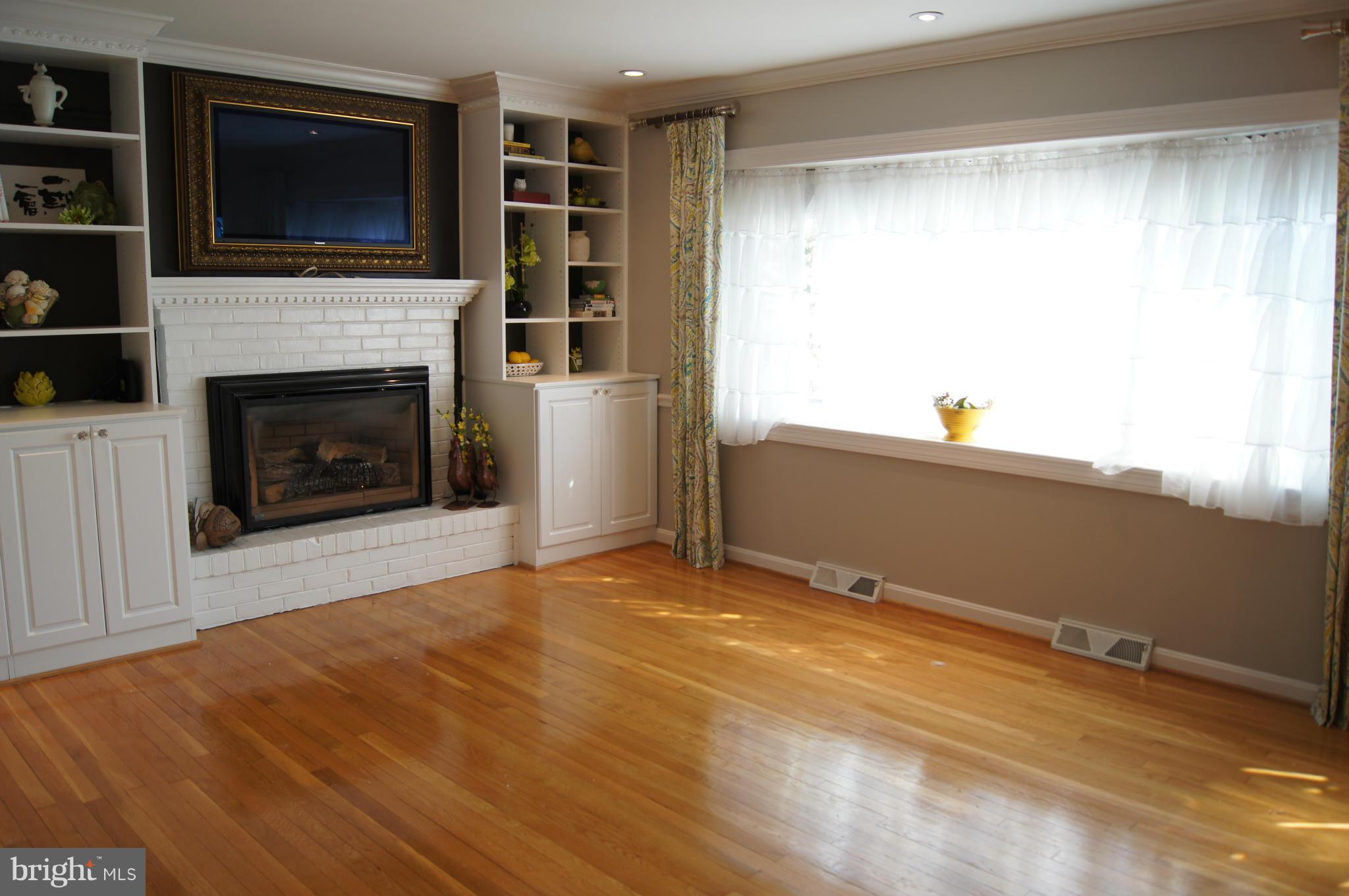 332 Aigburth Road Towson, MD 21286 - Photo 4 of 30 Huge bay window