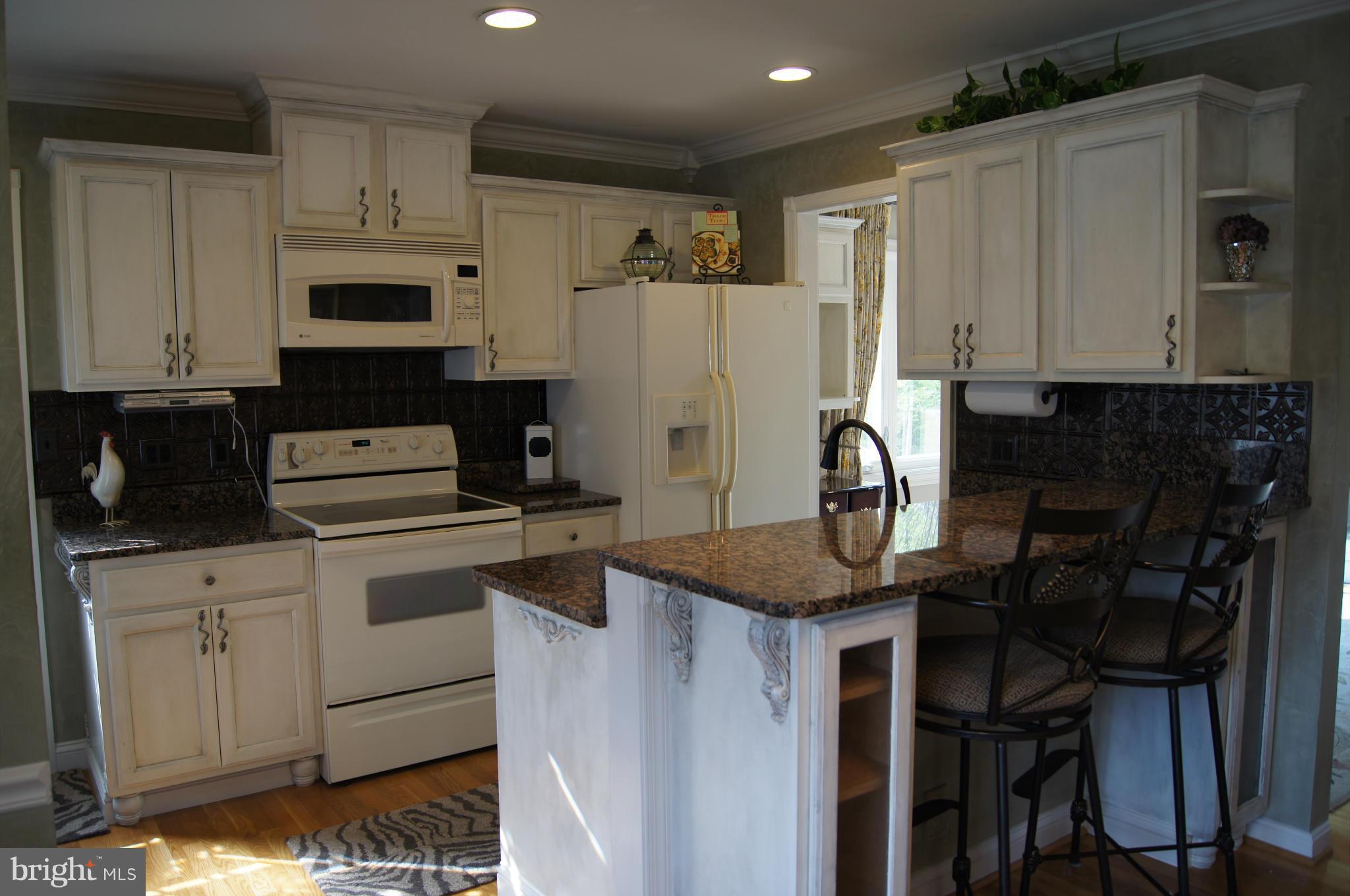 332 Aigburth Road Towson, MD 21286 - Photo 8 of 30 Granite counters, hardwood floors