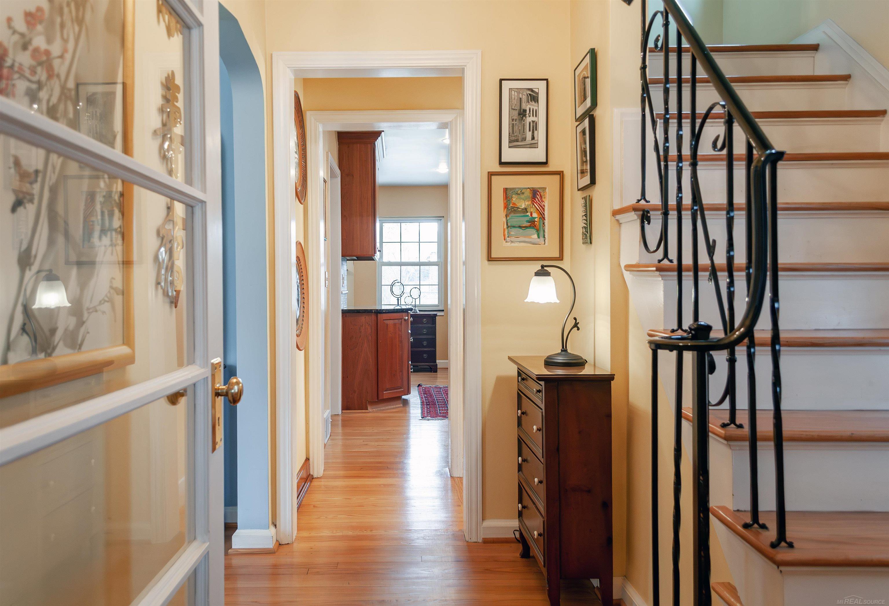 1359 Audubon Road Grosse Pointe, MI 48230 - Photo 3 of 70 50138072-37816306-e3d4-4929-aea3-fa3fb5478079.JPG