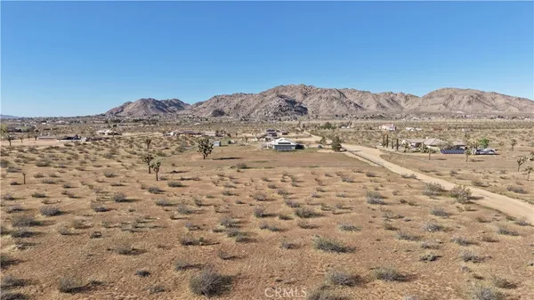 $40,000 | 111 Mustang Avenue, Apple Valley, CA 92307