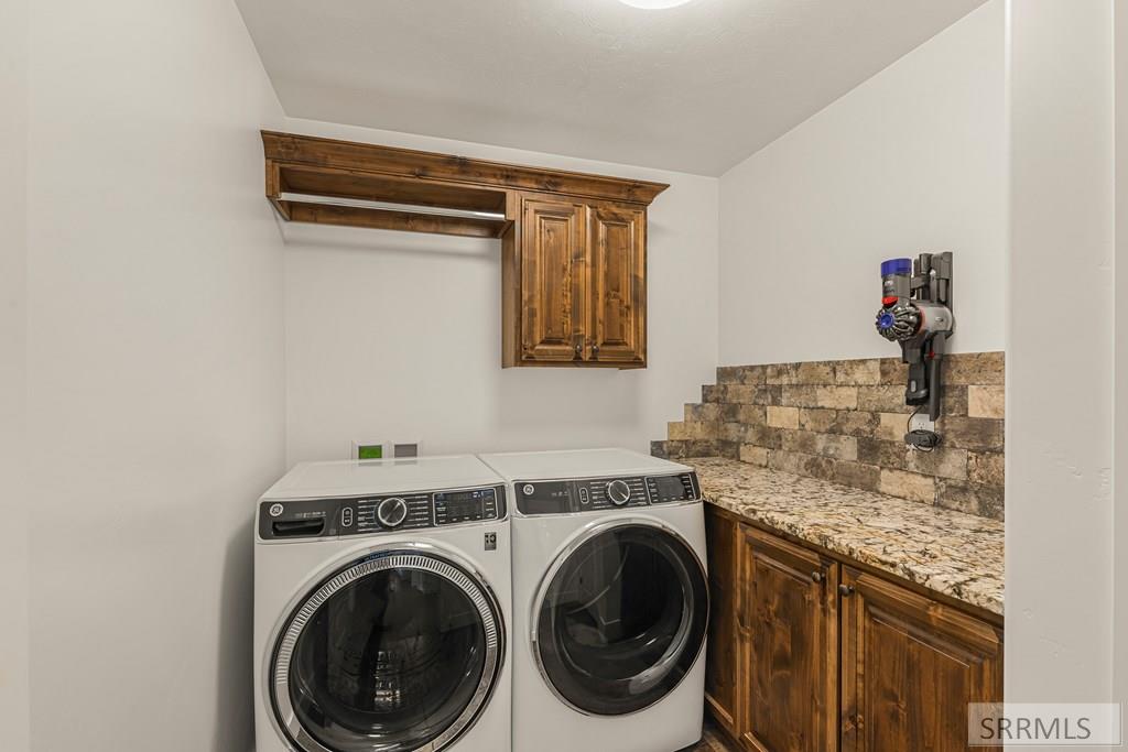 7232 East Middle Fork Road Idaho Falls, ID 83406 - Photo 32 of 72 Laundry
