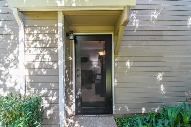 a view of entrance door of the house