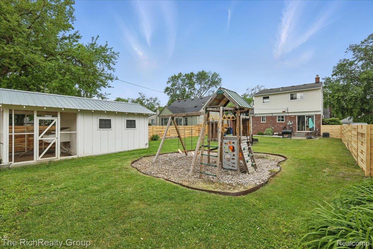 19434 Garfield Street Redford, MI 48240 - Photo 37 of 42 40-Photo_048.jpg