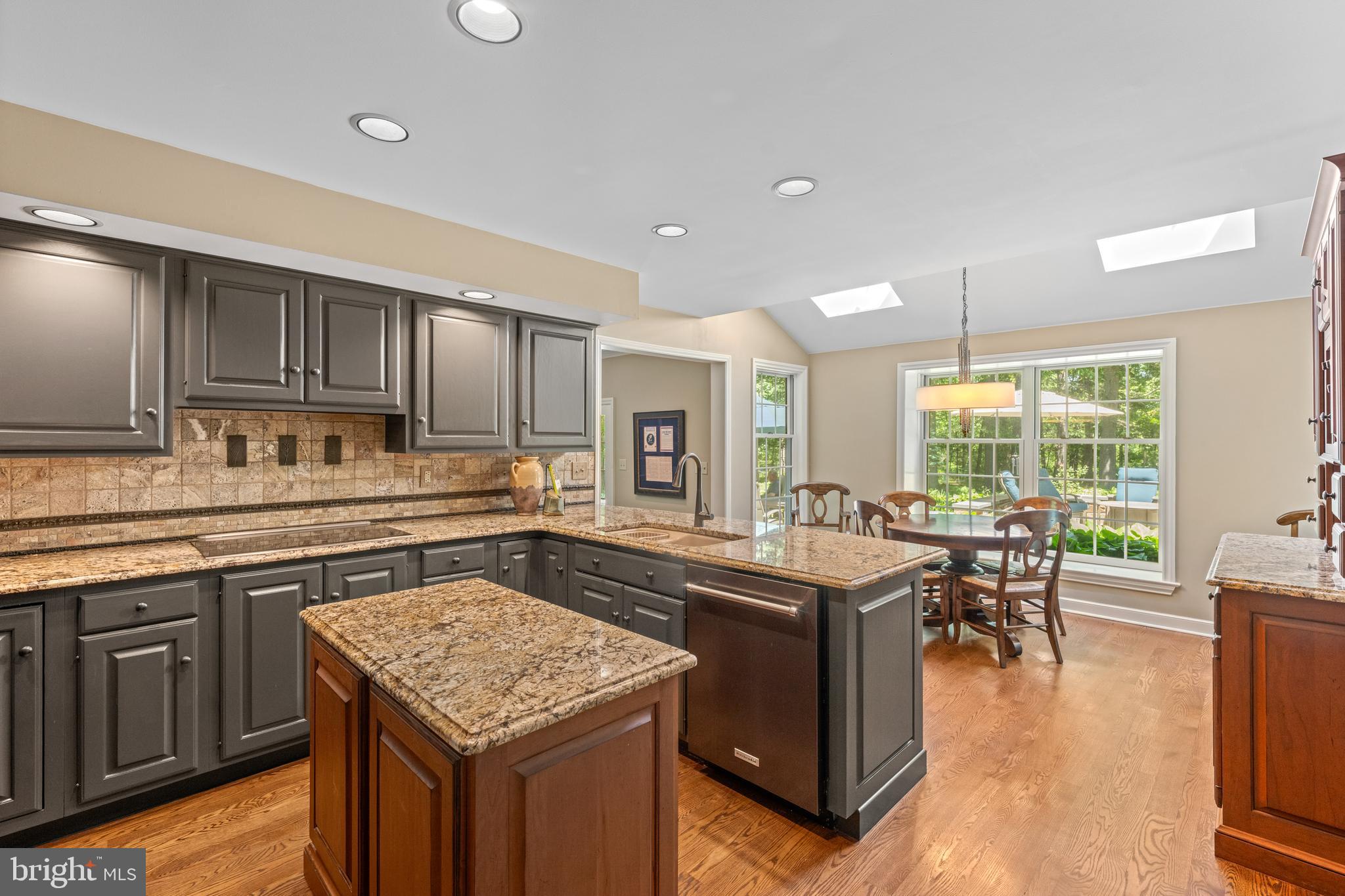 155 Barton Drive Spring City, PA 19475 - Photo 18 of 65 Kitchen w/ granite countertops