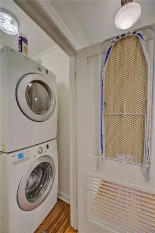 a view of a bedroom with washer and dryer