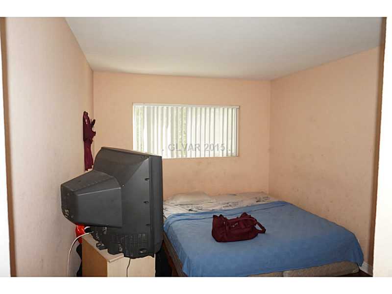 1846 North Decatur Boulevard, Unit 204 Las Vegas, NV 89108 - Photo 15 of 20 Guest Bedroom.