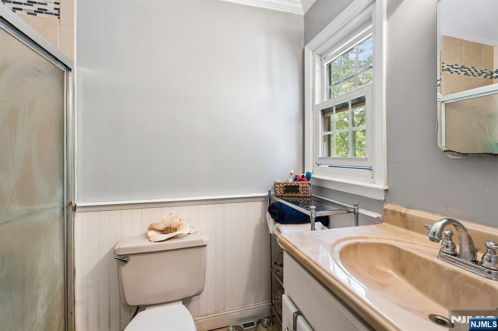 39 Robin Hood Way Wayne, NJ 07470 - Photo 29 of 36