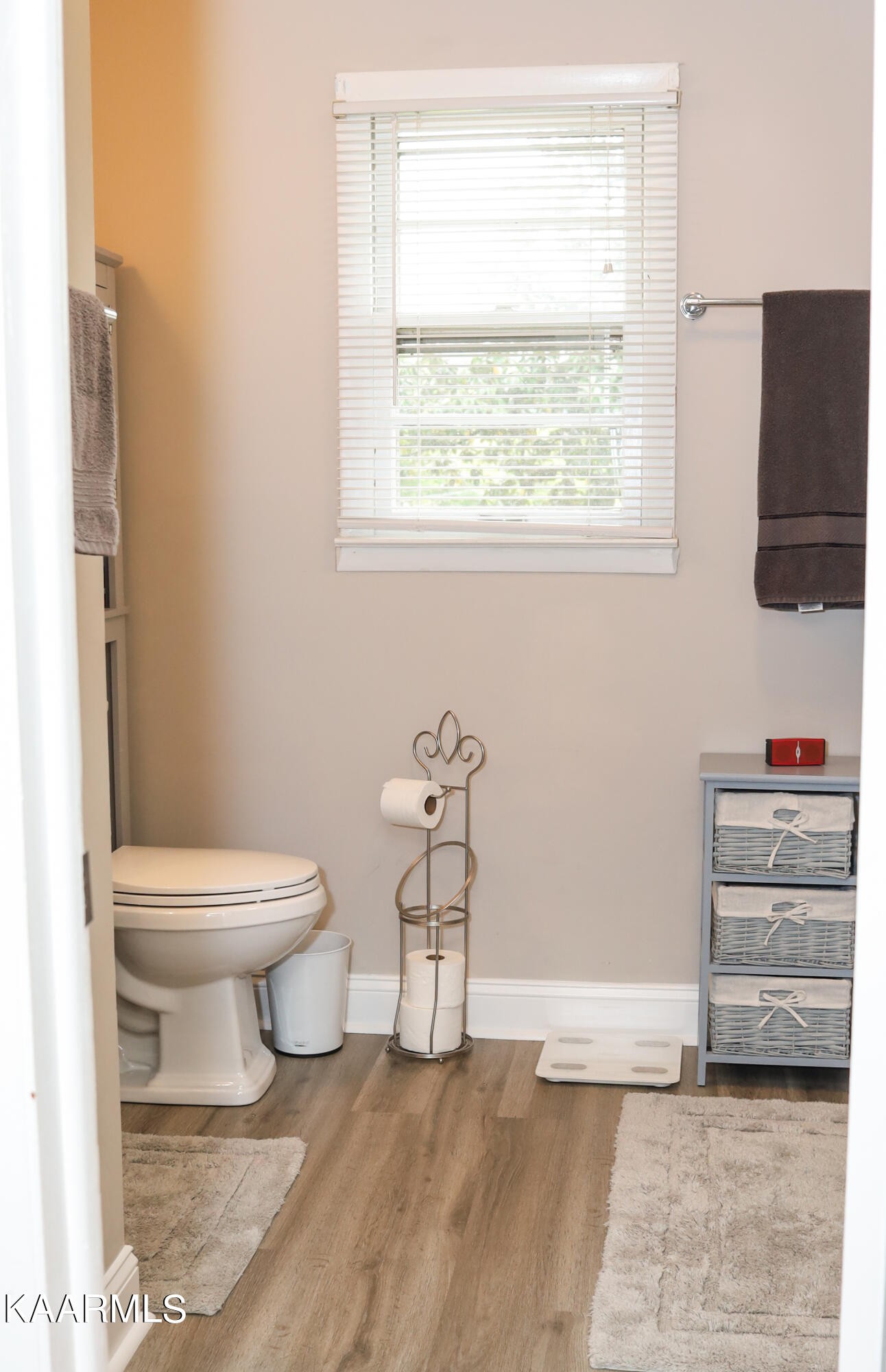 4105 Sullivan Road Knoxville, TN 37921 - Photo 20 of 45 a bathroom with a toilet a sink and a mirror