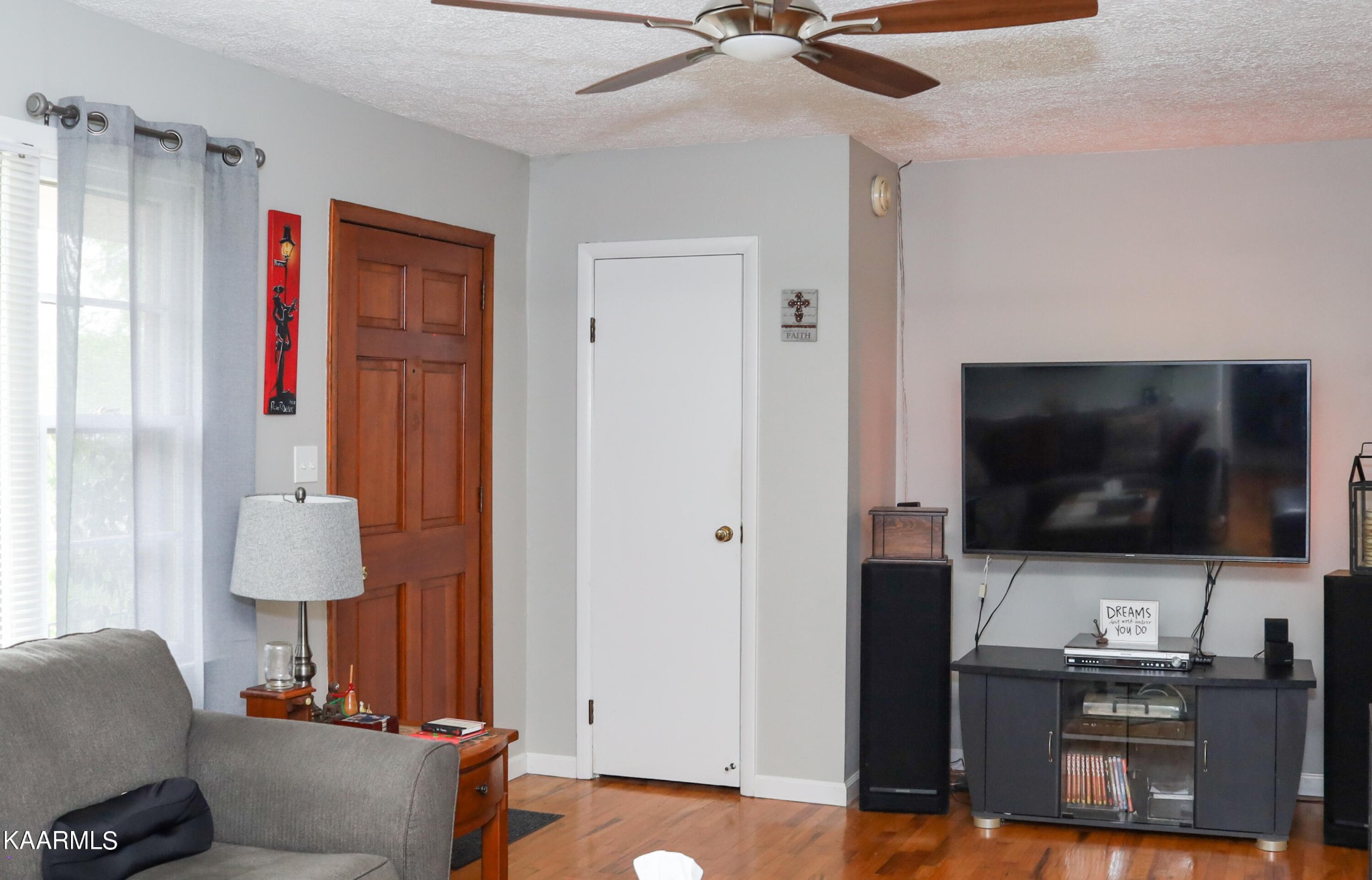 4105 Sullivan Road Knoxville, TN 37921 - Photo 31 of 45 a living room with furniture and a flat screen tv