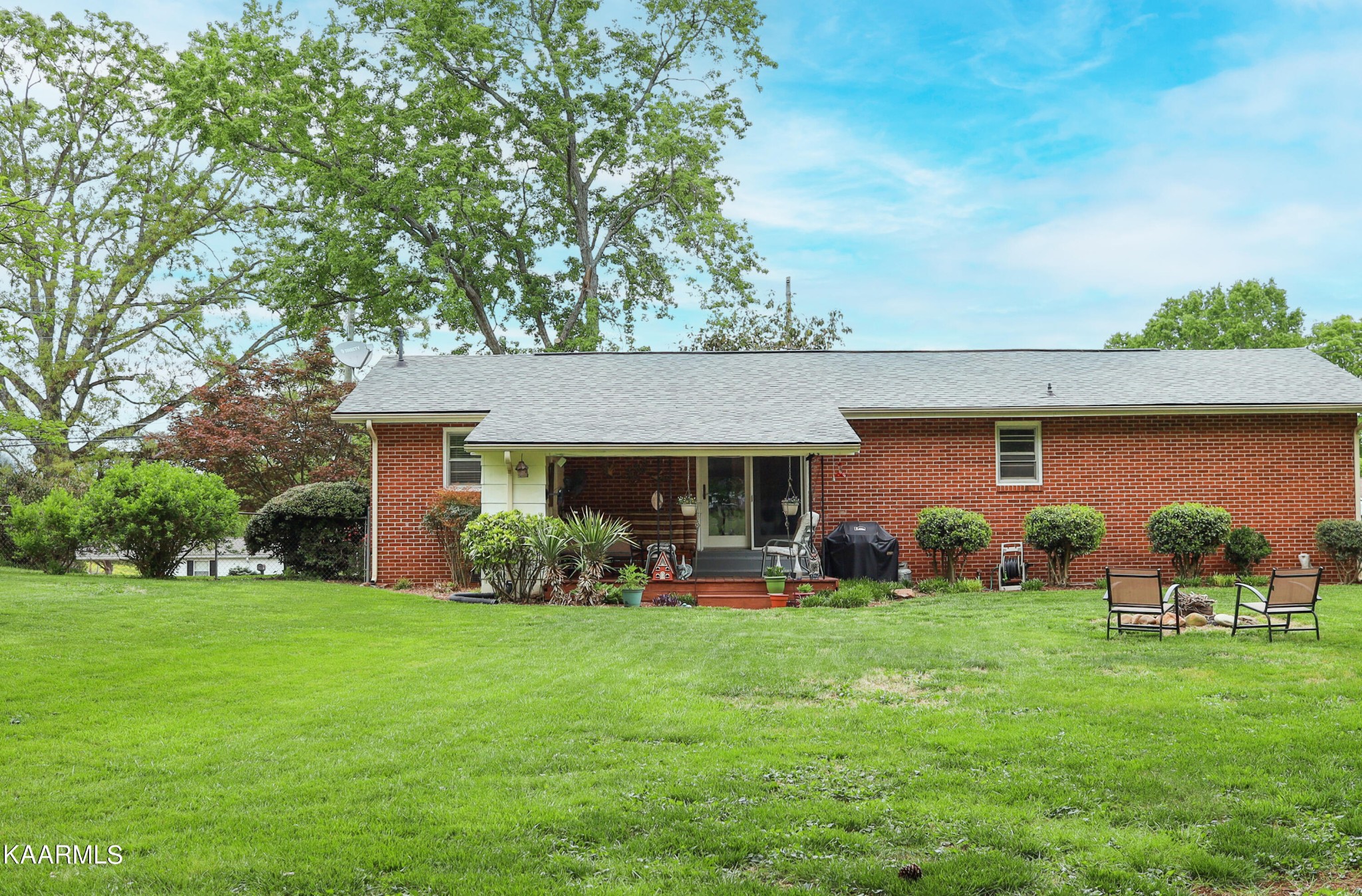 4105 Sullivan Road Knoxville, TN 37921 - Photo 6 of 45 a front view of house with yard and green space