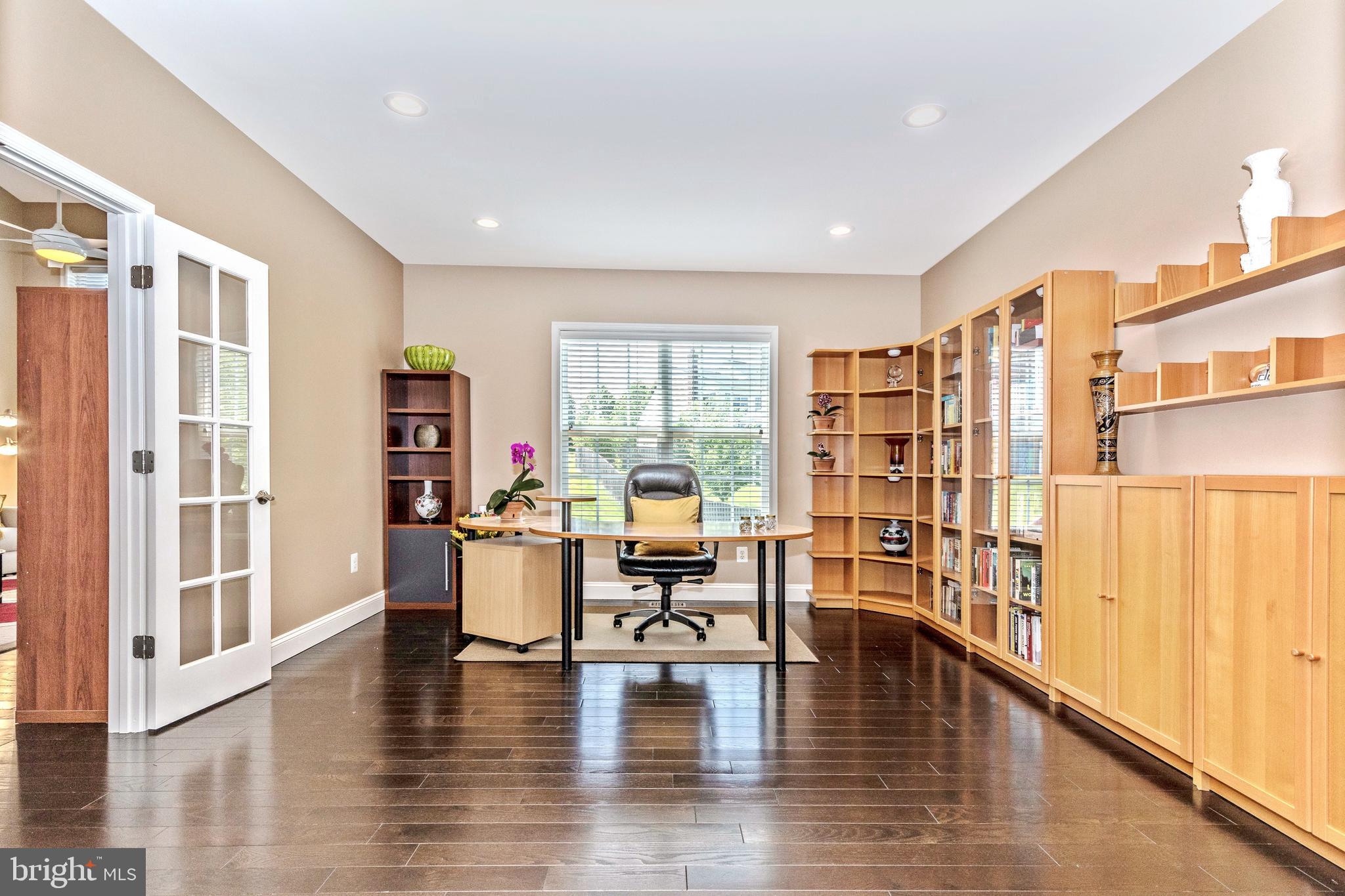 18510 Cornflower Road Boyds, MD 20841 - Photo 16 of 100 Very large and bright office space