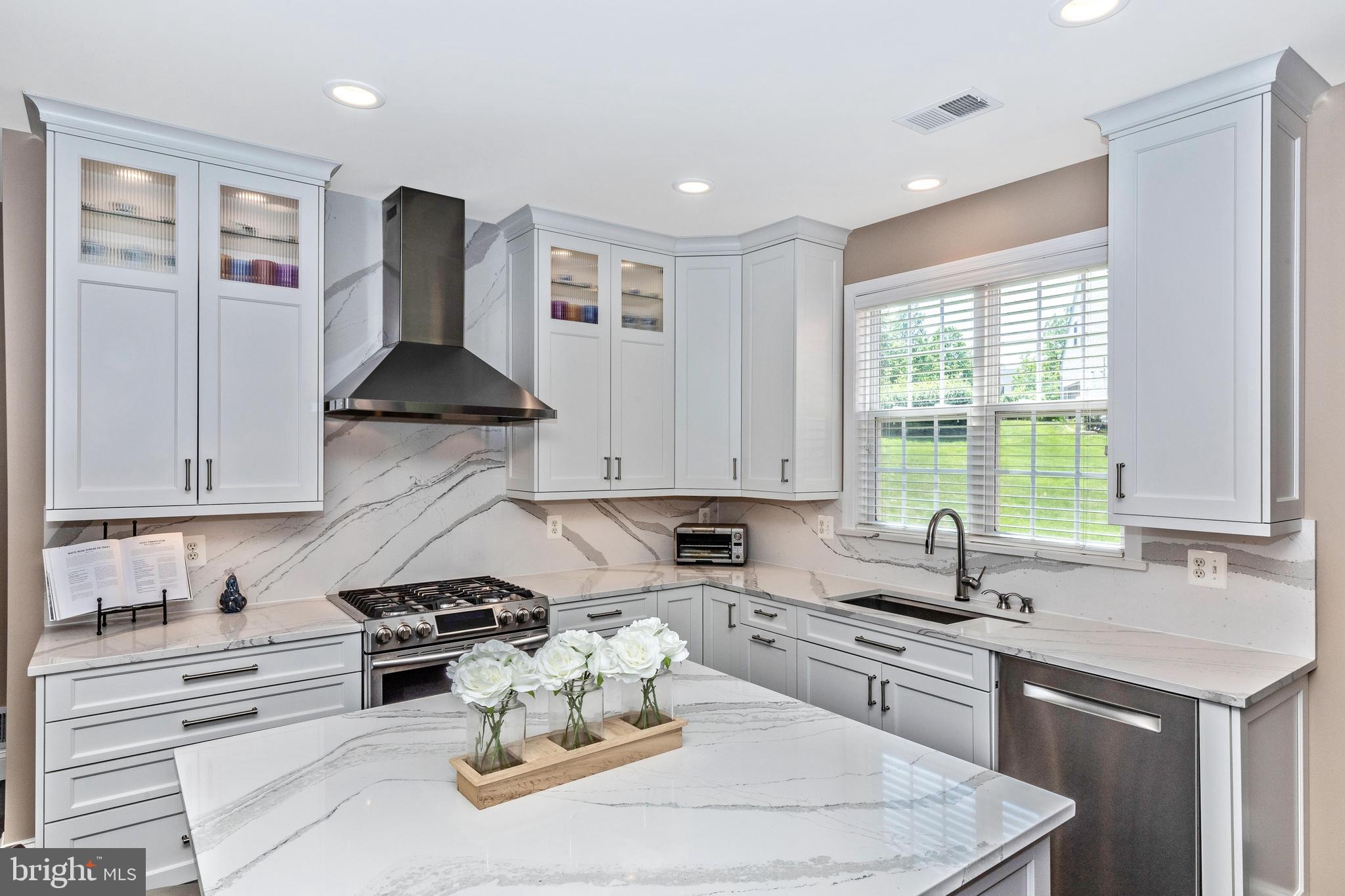 18510 Cornflower Road Boyds, MD 20841 - Photo 28 of 100 Cambria Quartz, full height backsplash