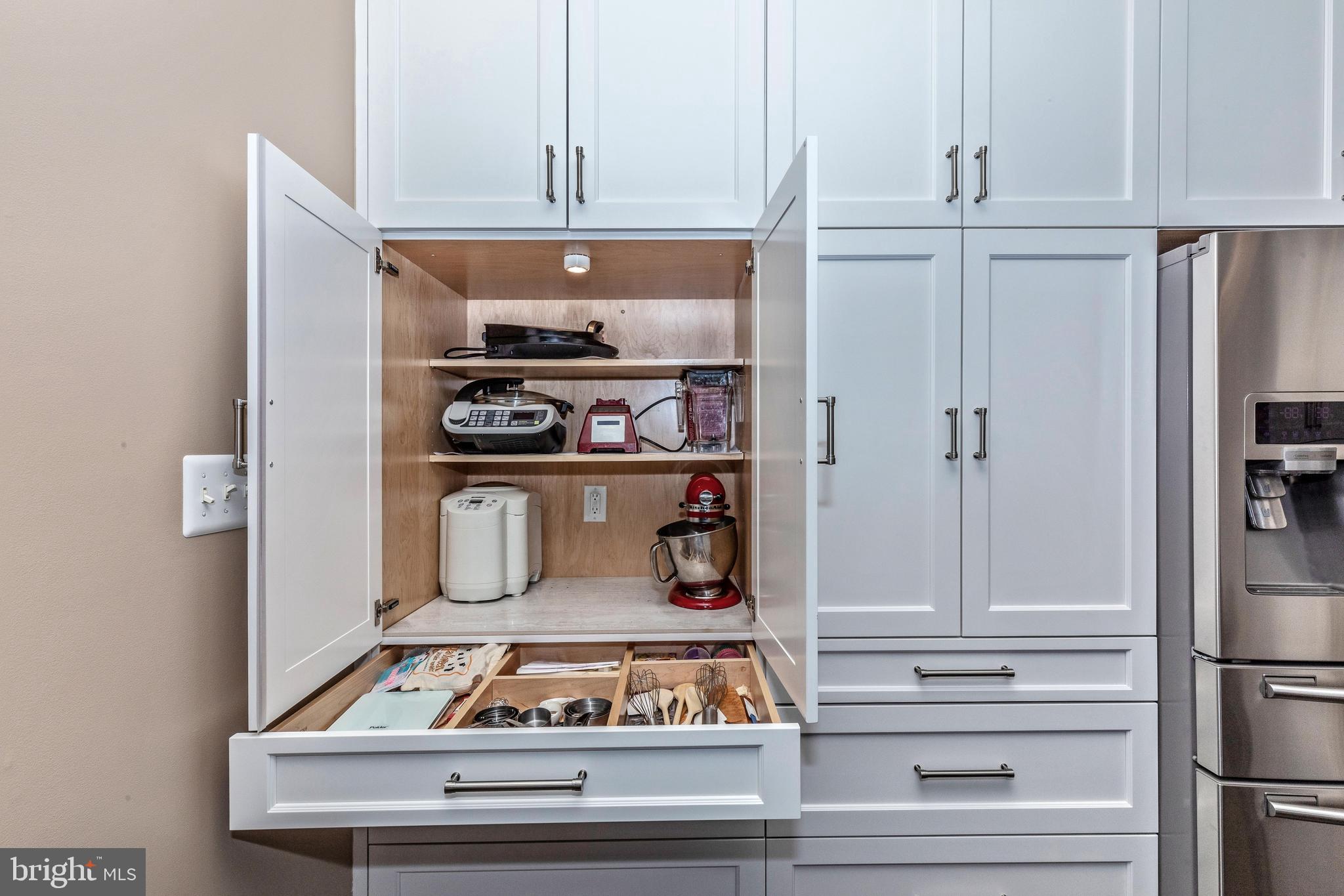 18510 Cornflower Road Boyds, MD 20841 - Photo 35 of 100 Appliance garage w/electric inside lighted cabinet