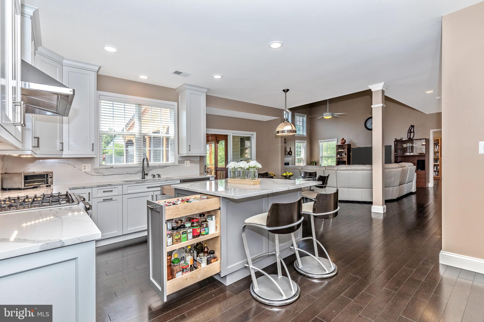 18510 Cornflower Road Boyds, MD 20841 - Photo 36 of 100 Large spice rack