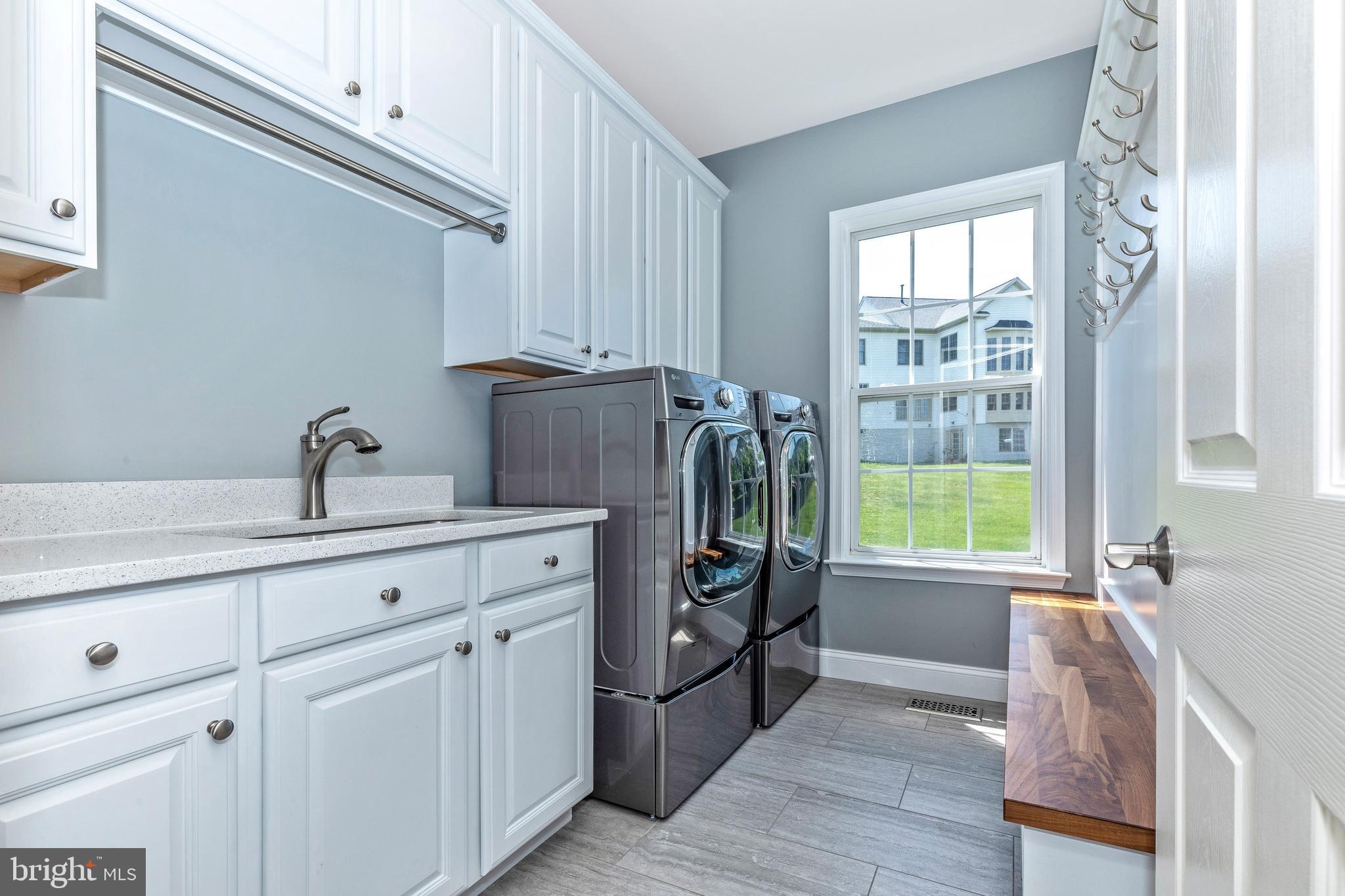 18510 Cornflower Road Boyds, MD 20841 - Photo 42 of 100 Laundry room/mud room has seating/shelves/hooks
