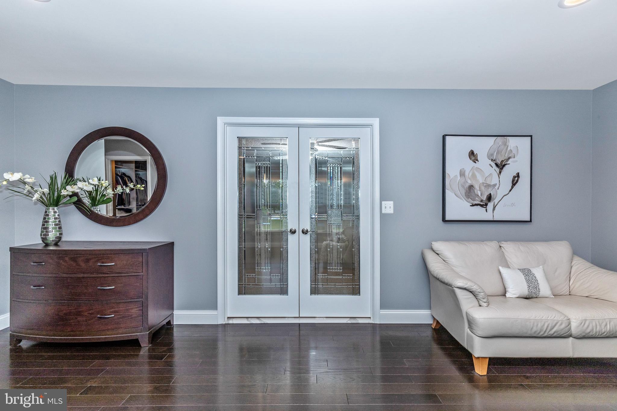 18510 Cornflower Road Boyds, MD 20841 - Photo 49 of 100 Expensive glass doors to master bathroom