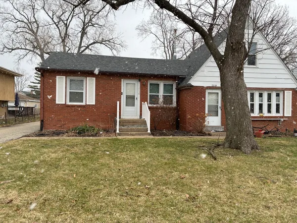 $2,100 | 203 Bonnie Brae Avenue, Unit NORTH, Elmhurst, IL 60126