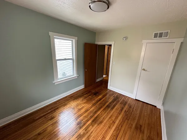 $2,100 | 203 Bonnie Brae Avenue, Unit NORTH, Elmhurst, IL 60126