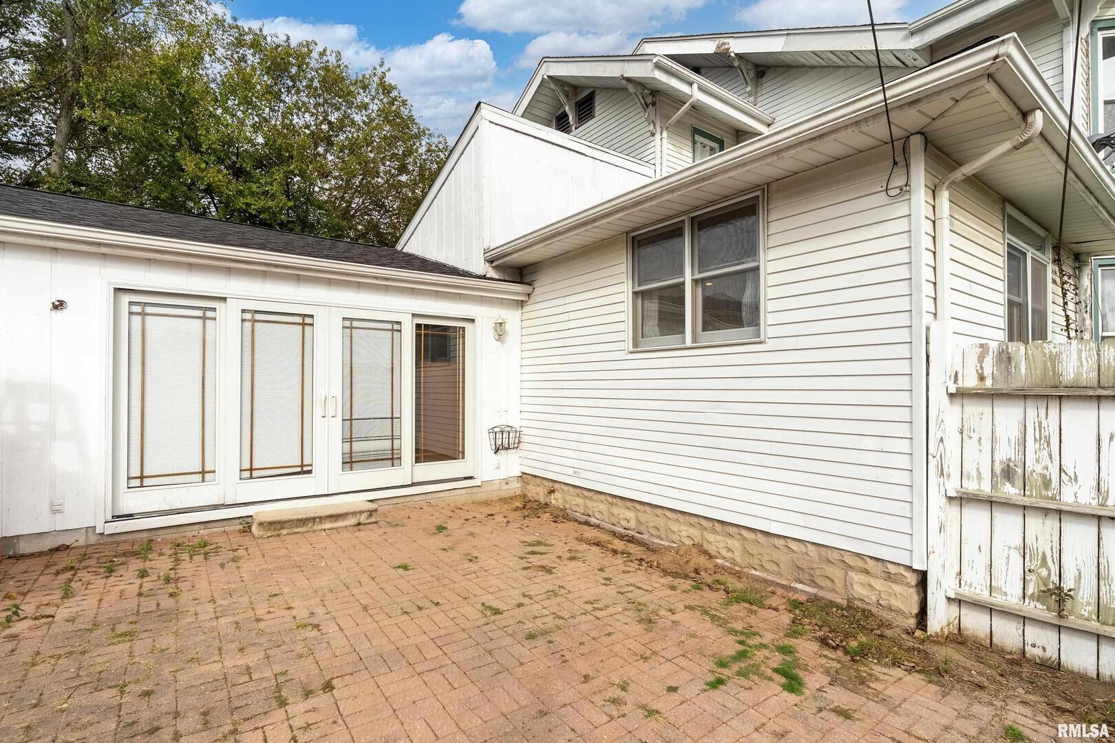 2101 Walnut Street Murphysboro, IL 62966 - Photo 46 of 55 a view of a house with a roof deck