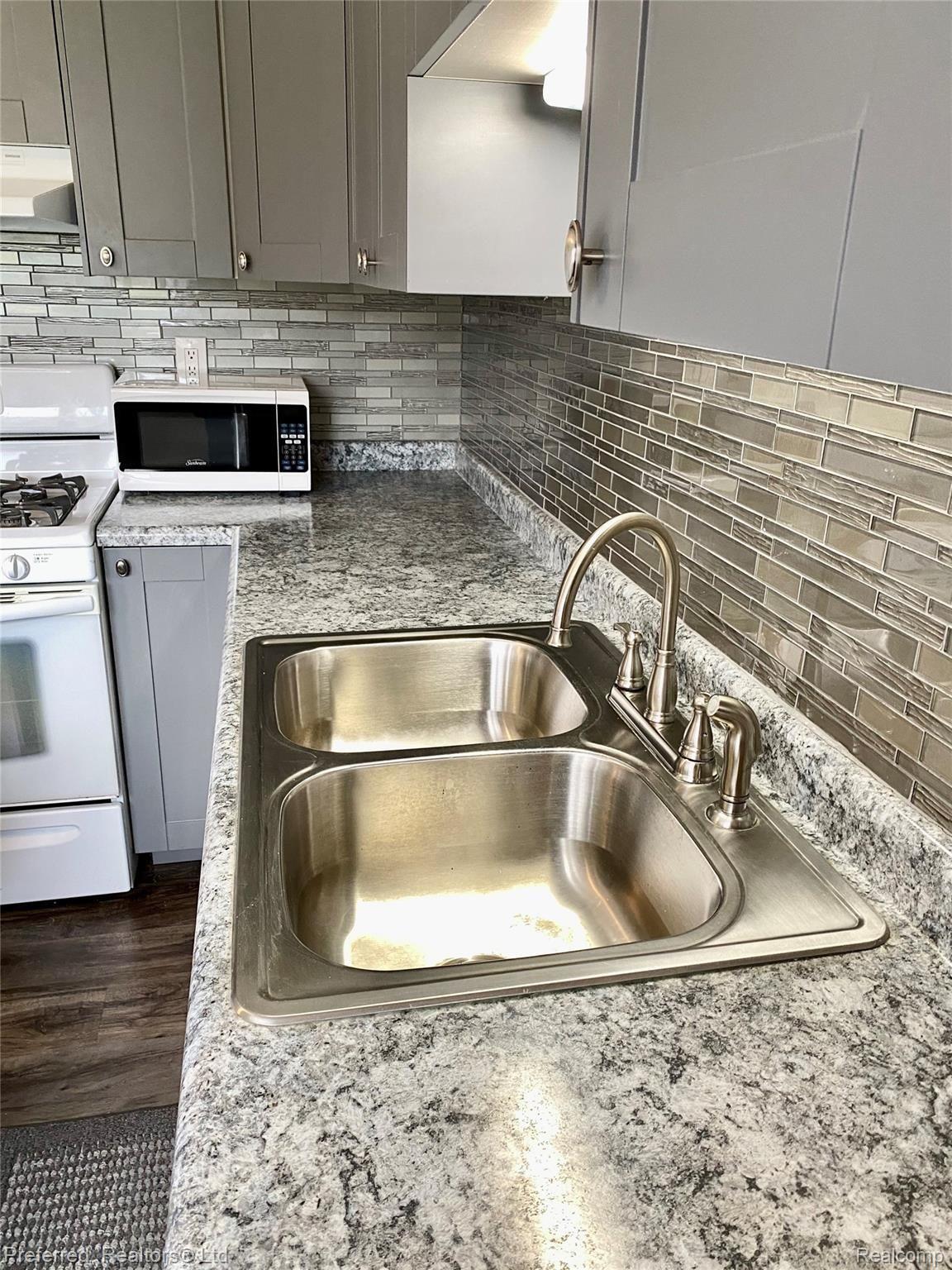 5585 Denton Road Canton, MI 48188 - Photo 9 of 44 Sink.jpg