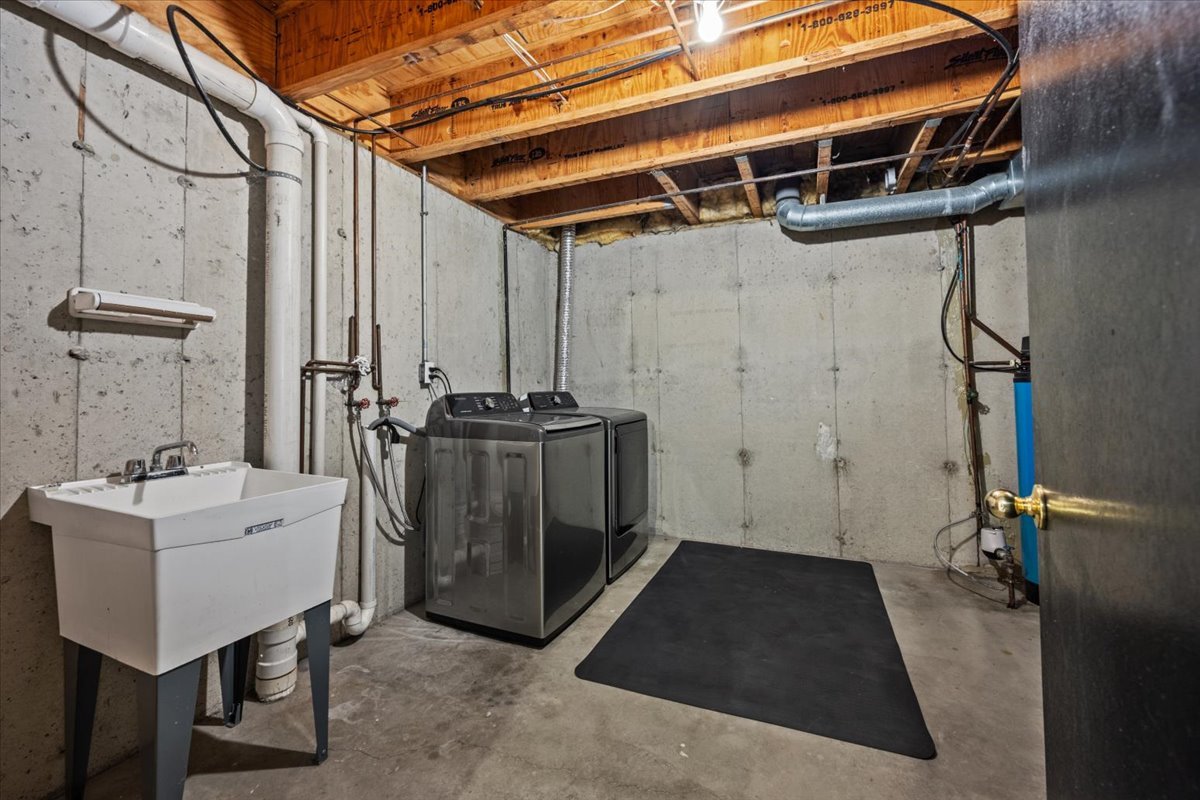1215 Koster Court Geneva, IL 60134 - Photo 21 of 22 a utility room with dryer and washer