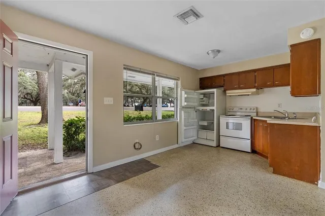 $1,100 | 1925 South Lakemont Avenue, Winter Park, FL 32792