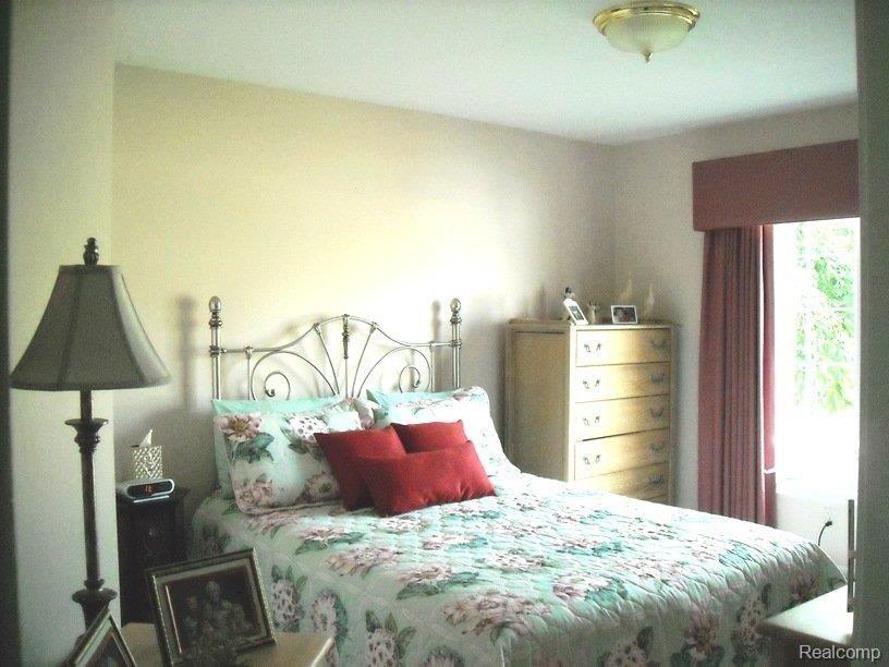 3231 Fairgrove Terrace Rochester, MI 48309 - Photo 14 of 25 Bed room 12